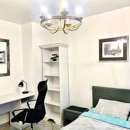 4-Room Jacuzzi Apartment Львів Екстер'єр фото