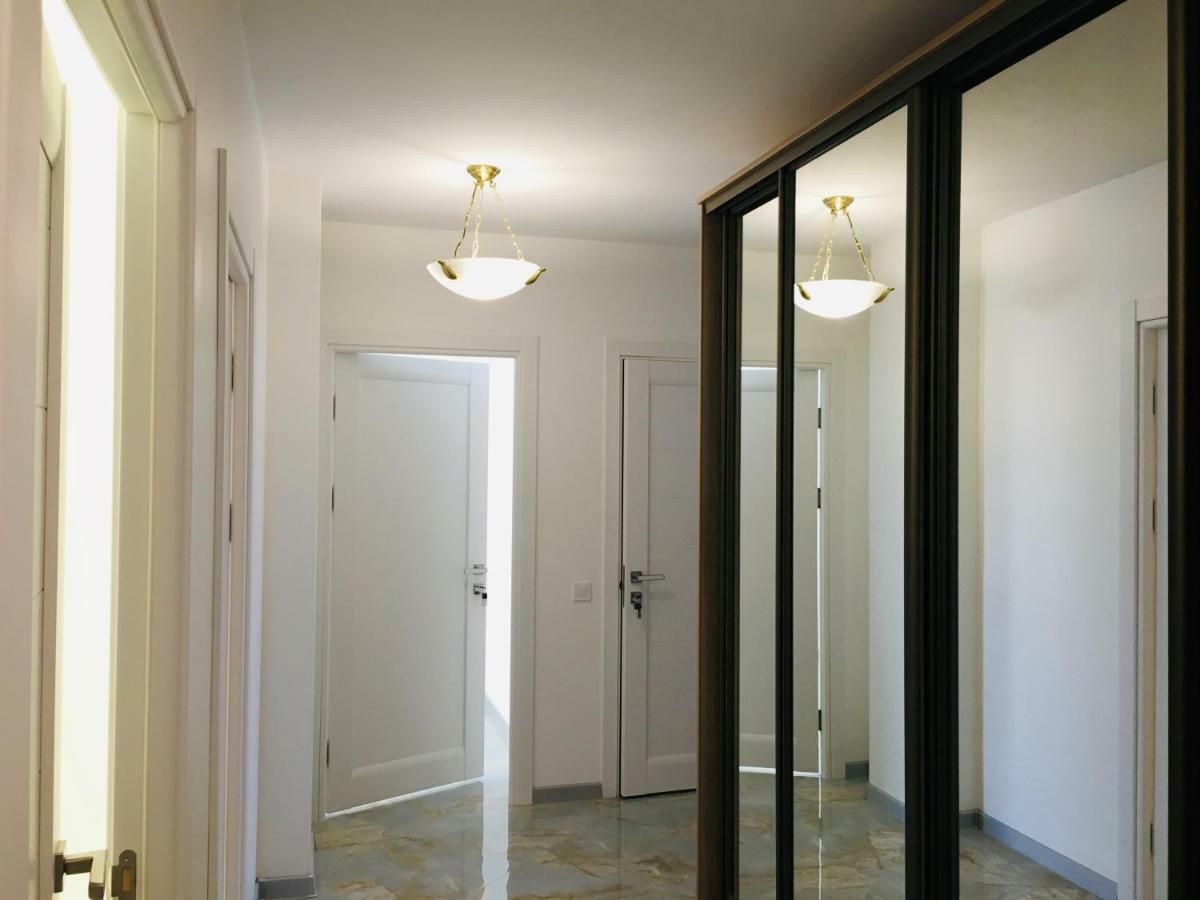 4-Room Jacuzzi Apartment Львів Екстер'єр фото