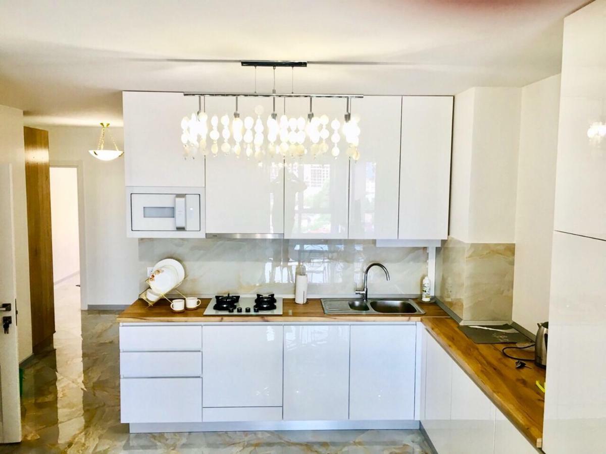4-Room Jacuzzi Apartment Львів Екстер'єр фото