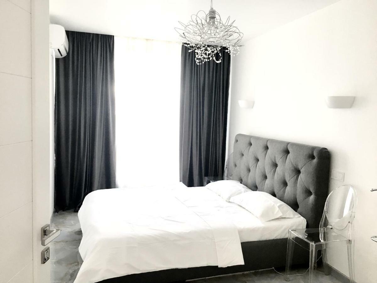 4-Room Jacuzzi Apartment Львів Екстер'єр фото
