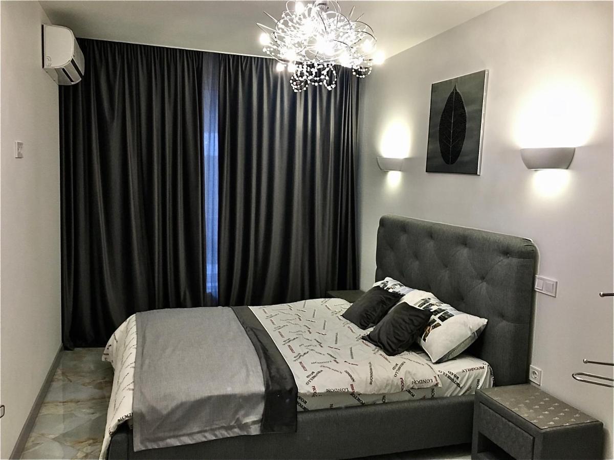 4-Room Jacuzzi Apartment Львів Екстер'єр фото